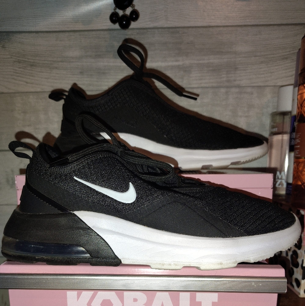 Nike Air Max Motion 2